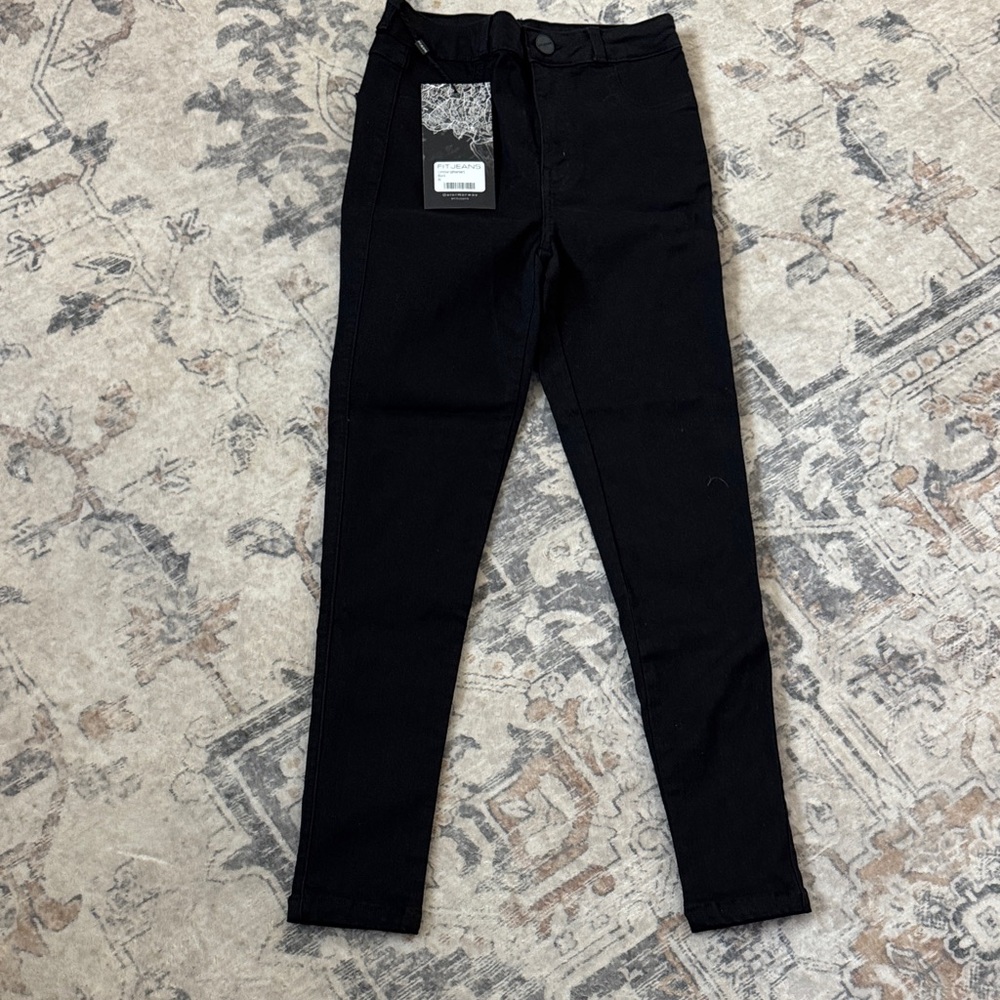 NWT FitJeans black Skinny Jeans Xs shorter length.